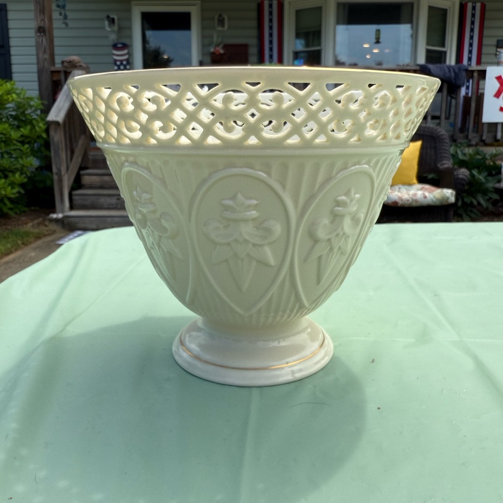 Lenox Matelasse Centerpiece Bowl Fleur de Lis